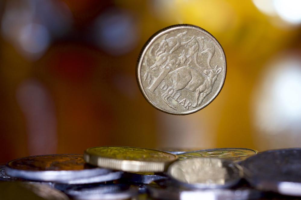 AUDUSD to close above 21-period SMA?