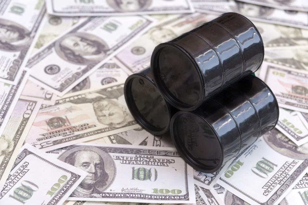 BRN is under pressure, moving towards 100-period SMA 